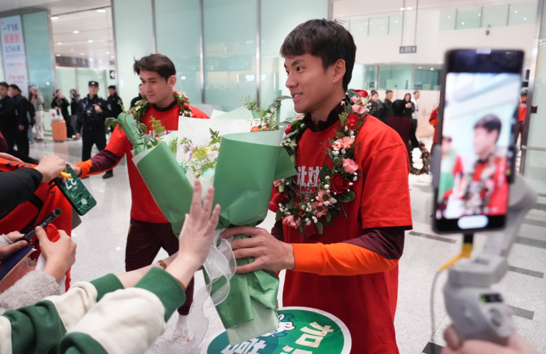 U23国足队员向余望：这趟旅程很梦幻，看到了和亚洲一流球队的差距，拼命想缩小差距，希望下次避免遗憾